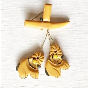 Bakelite Elephant Brooch Carved Butterscotch VTG